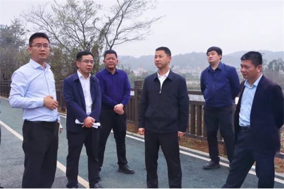 區(qū)政府區(qū)長郭寧帶隊調研濱江公園環(huán)境整治及智慧體育公園項目建設情況